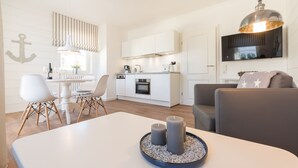 Apartment, 1 Schlafzimmer, Balkon (42RB52) | Eigene Küche | Wasserkocher mit Kaffee-/Teezubehör, Kühlschrank, Mikrowelle
