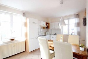 Apartment, 1 Bedroom, Balcony (29RB4) | In-room dining