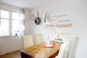 Apartment, 1 Bedroom, Balcony (29RB4) | In-room dining