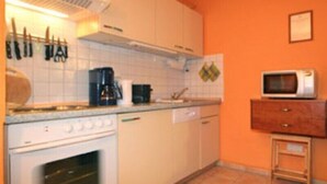Condo, Ground Floor | Private kitchen - Villa Ambienta (12RB11) (Binz)