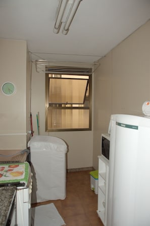 Appartement | Cuisine privée | Réfrigérateur, micro-ondes, four, plaque de cuisson