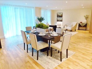 Premium Apartment, 2 Bedrooms | In-room dining