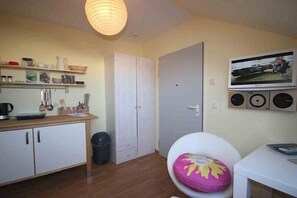 스튜디오 (36RB62B) | 전용 간이 주방 | 냉장고, 쿡탑, 커피/티 메이커, 전기 주전자