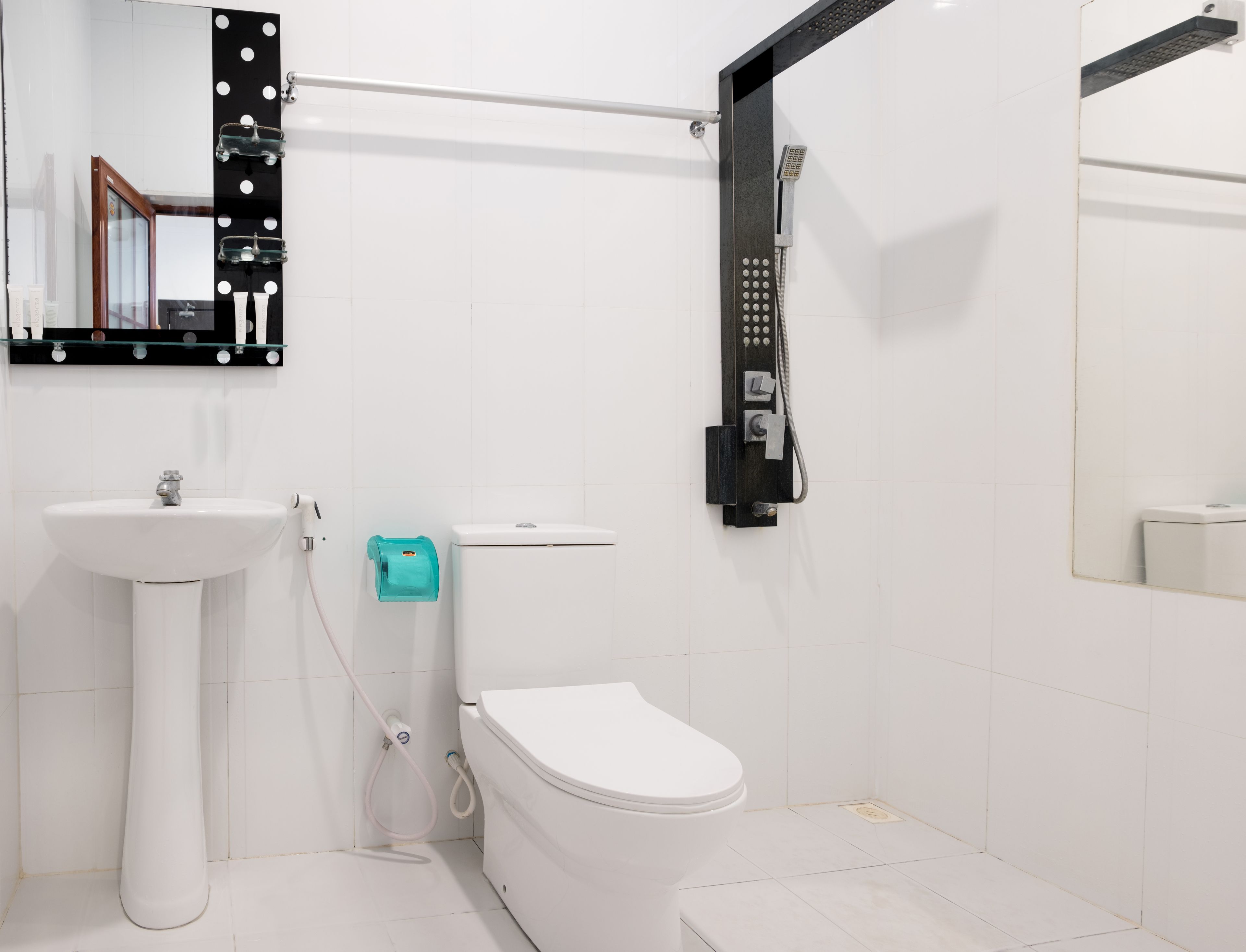 Doppia Standard, 1 letto king, non fumatori | Bagno | Doccia, asciugacapelli, bidet, asciugamani