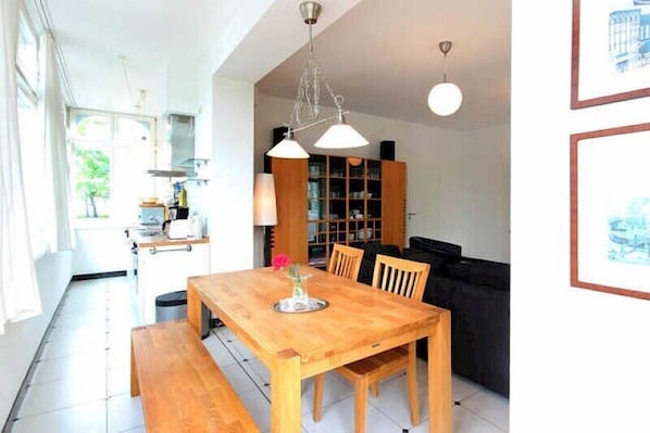 Apartment, 1 Bedroom, Non Smoking | In-room dining