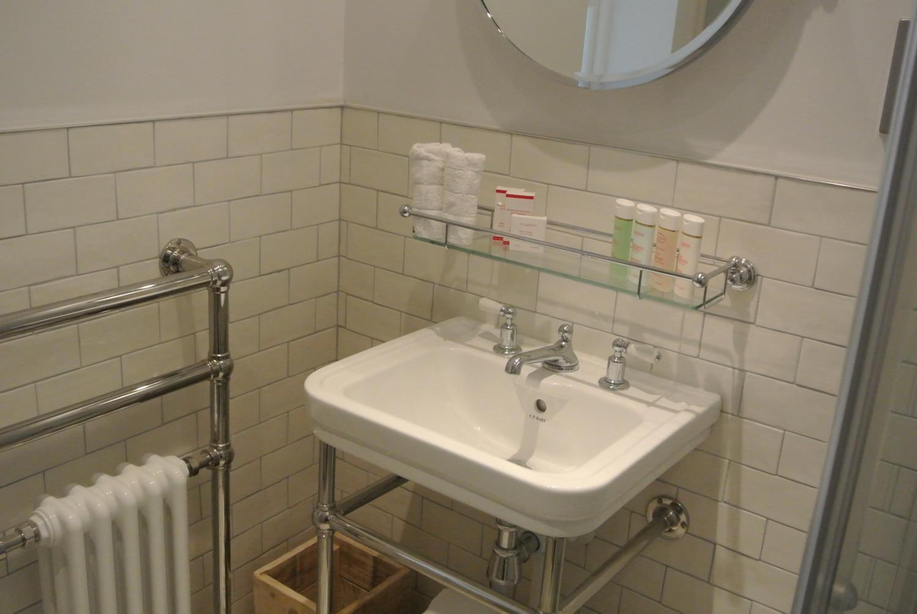 shower, free toiletries, towels