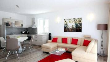 Nhà, 3 phòng ngủ (71RB1) | Khu phòng khách | TV màn hình phẳng, lò sưởi