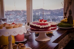 Free daily buffet breakfast  - Pousada Lanai (Gramado)