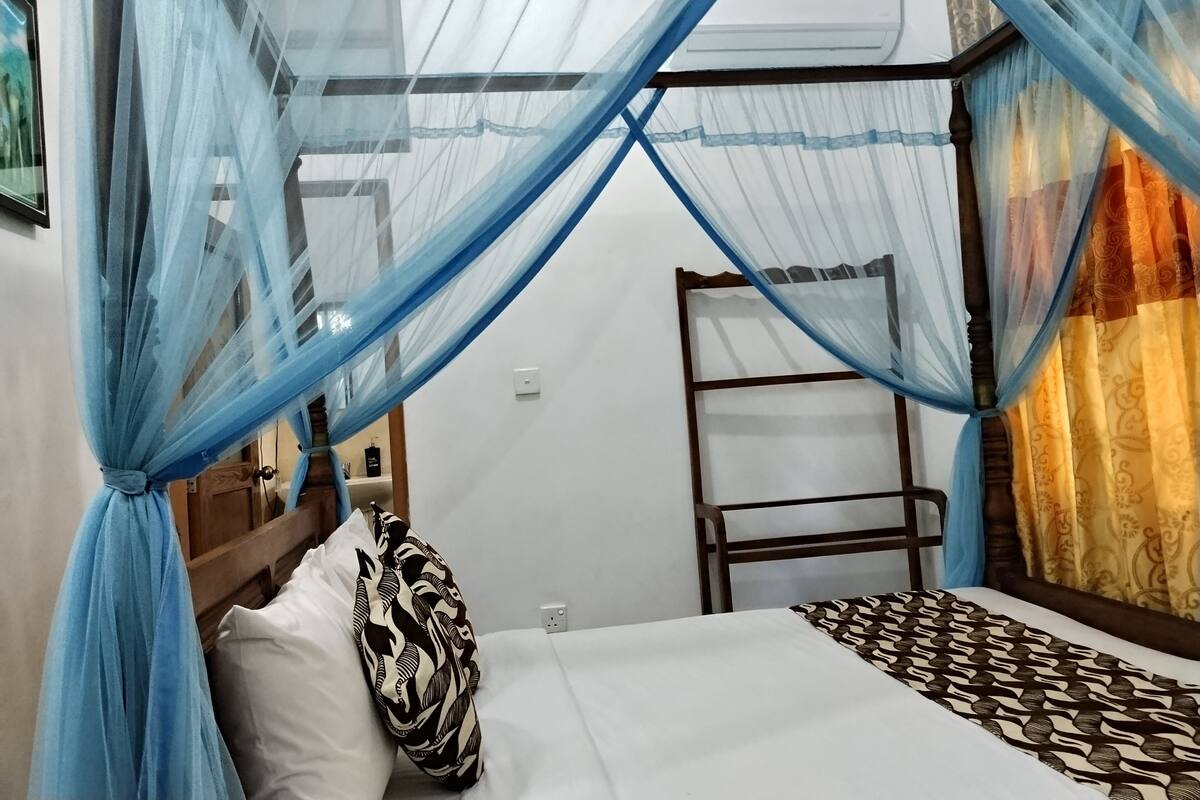 Economy Double Room, 1 Bedroom | Premium bedding, Tempur-Pedic beds, in-room safe, desk