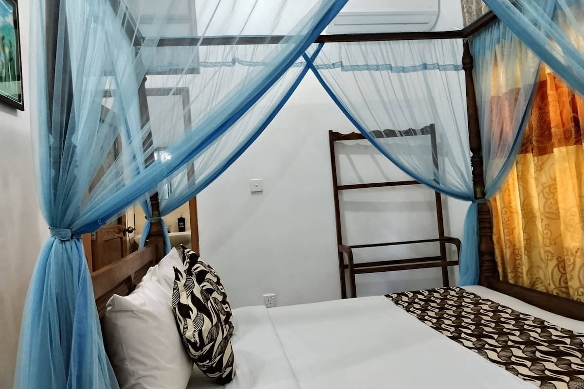 Premium bedding, Tempur-Pedic beds, in-room safe, individually decorated