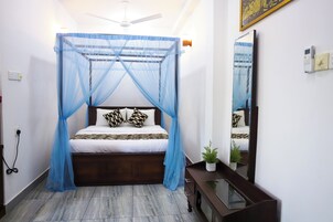 Quarto superior | Roupas de cama premium, camas Tempur-Pedic, cofres nos quartos