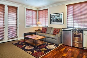 Deluxe-Suite, Küche | Wohnzimmer