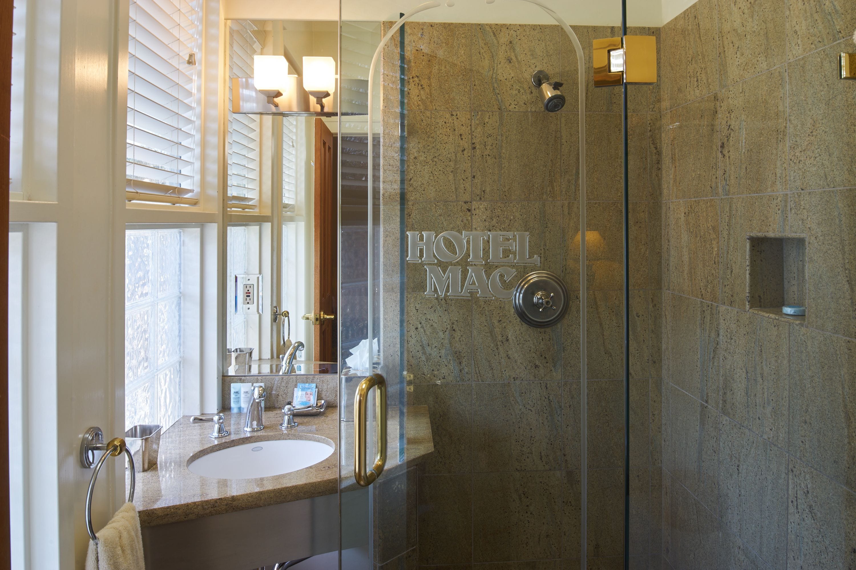 economy single room, 1 queen bed | bathroom | free toiletries, hair dryer, bathrobes, towels