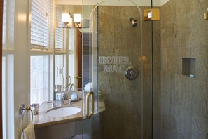 Annex 202 | Bathroom - Hotel Mac (Richmond)