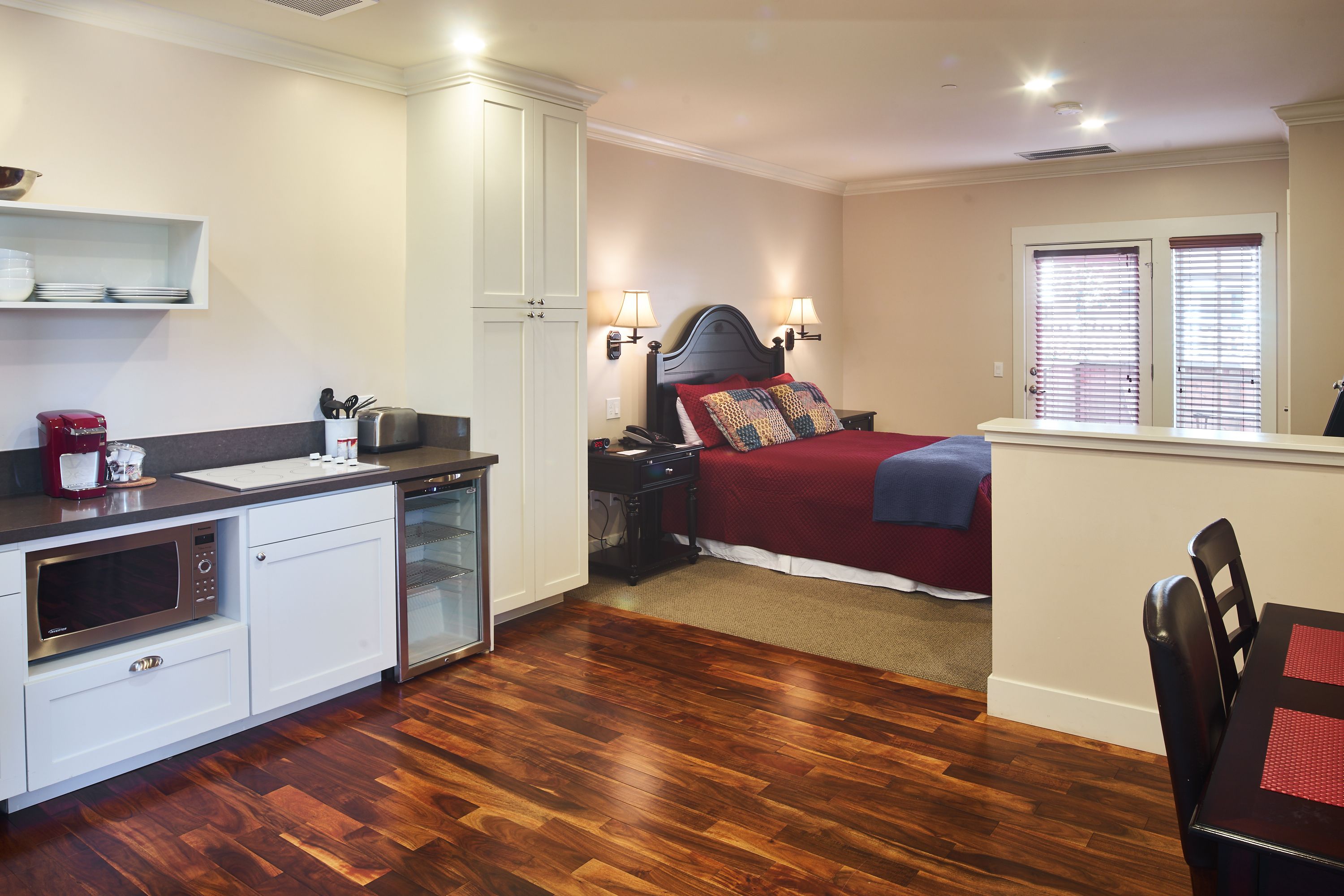 luxury studio, 1 queen bed, kitchen | 1 bedroom, premium bedding, in-room safe, iron/ironing board