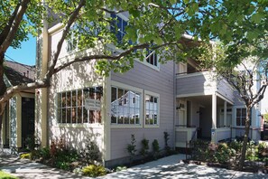 Vista frontal de la propiedad