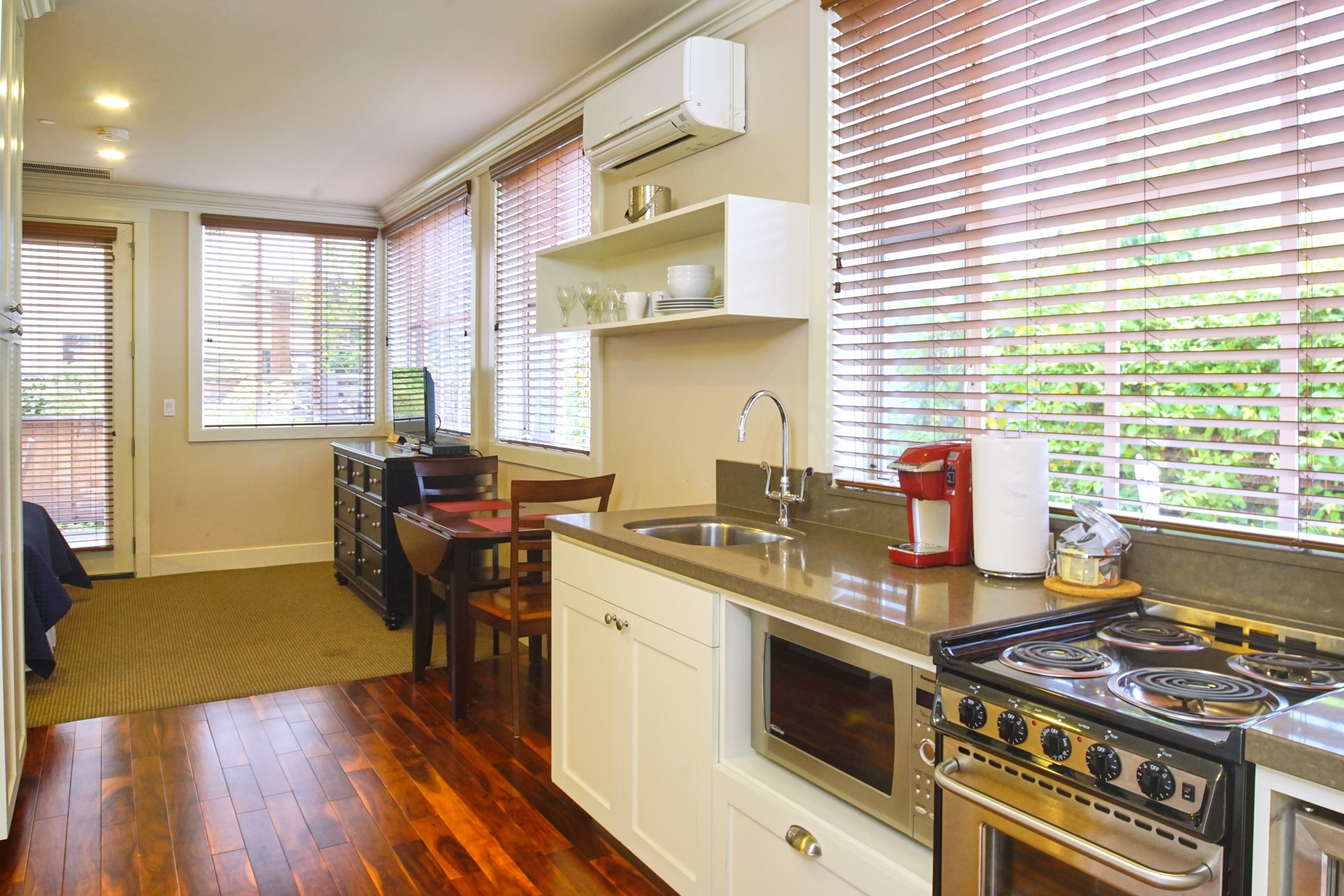 luxury studio, 1 queen bed, kitchen | private kitchen | mini-fridge, ice maker