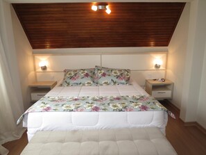 Seprai premium, minibar, brankas, dan tirai kedap cahaya