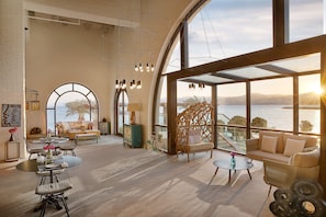 2 bars/lounges, poolside bar