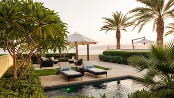 Room, 1 King Bed, Non Smoking, Partial Sea View (Prestige Vila Suite) | Property amenity