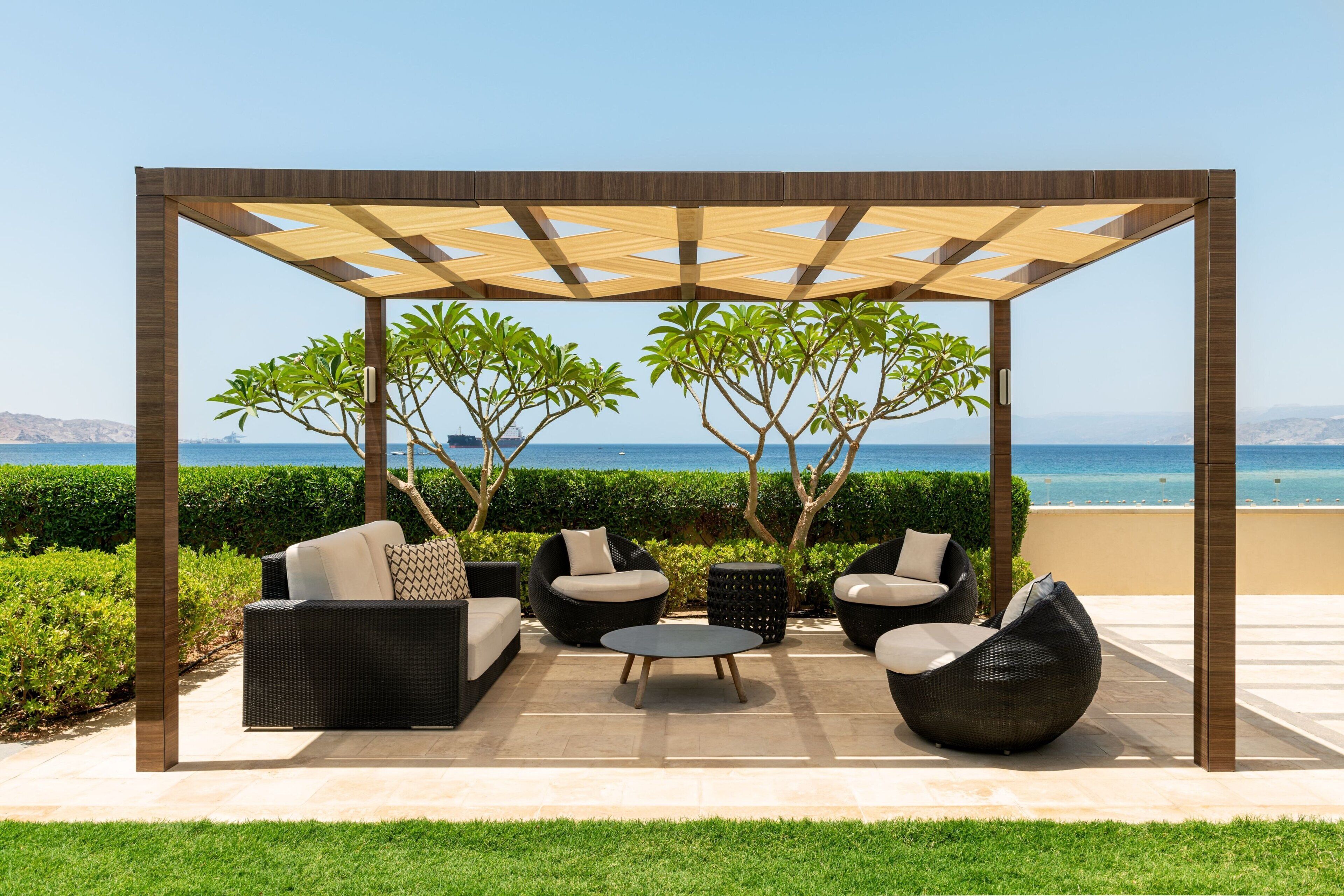 Room, 1 King Bed, Non Smoking, Partial Sea View (Prestige Vila Suite) | Property amenity