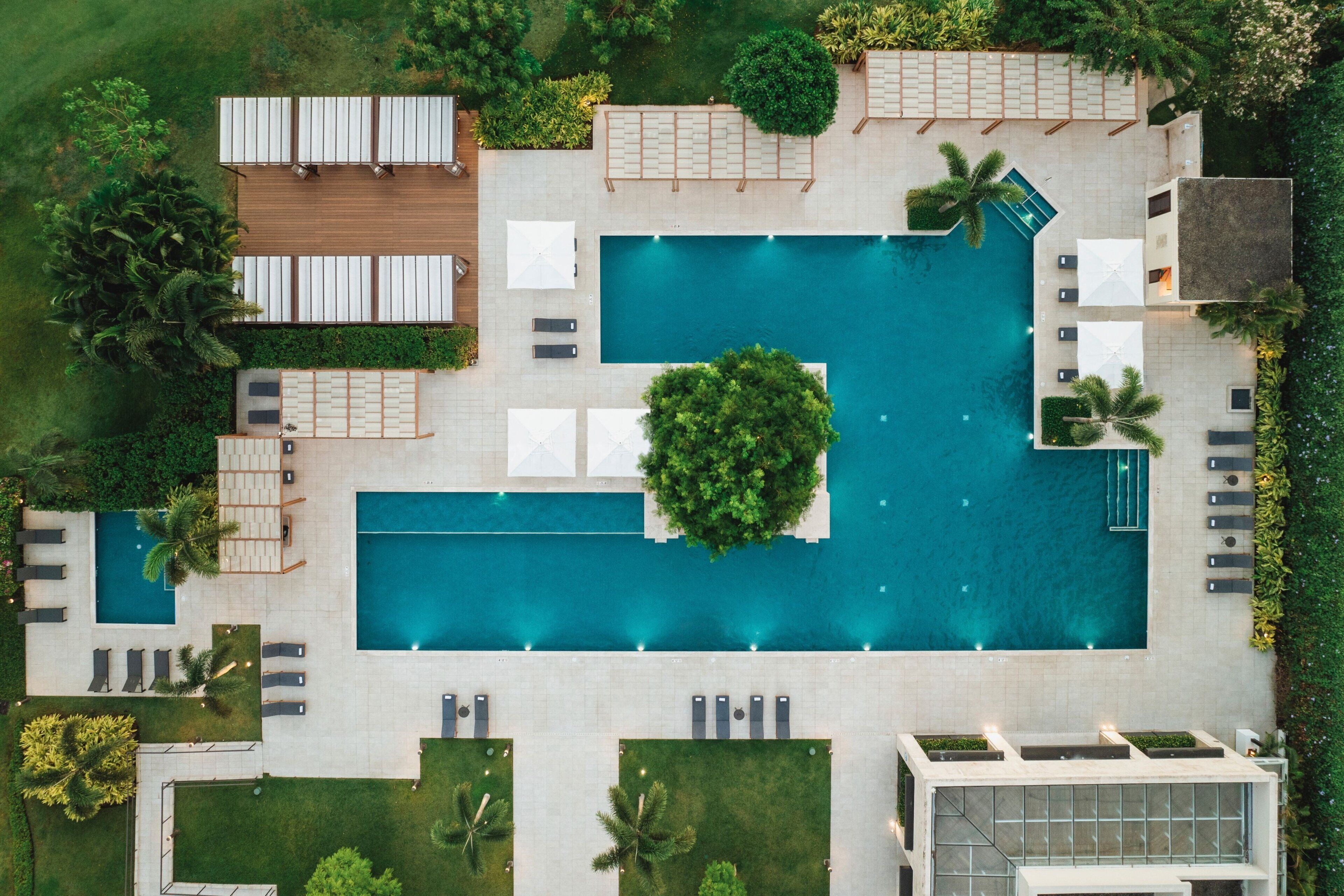 Piscine extérieure, cabanons gratuits, parasols de plage
