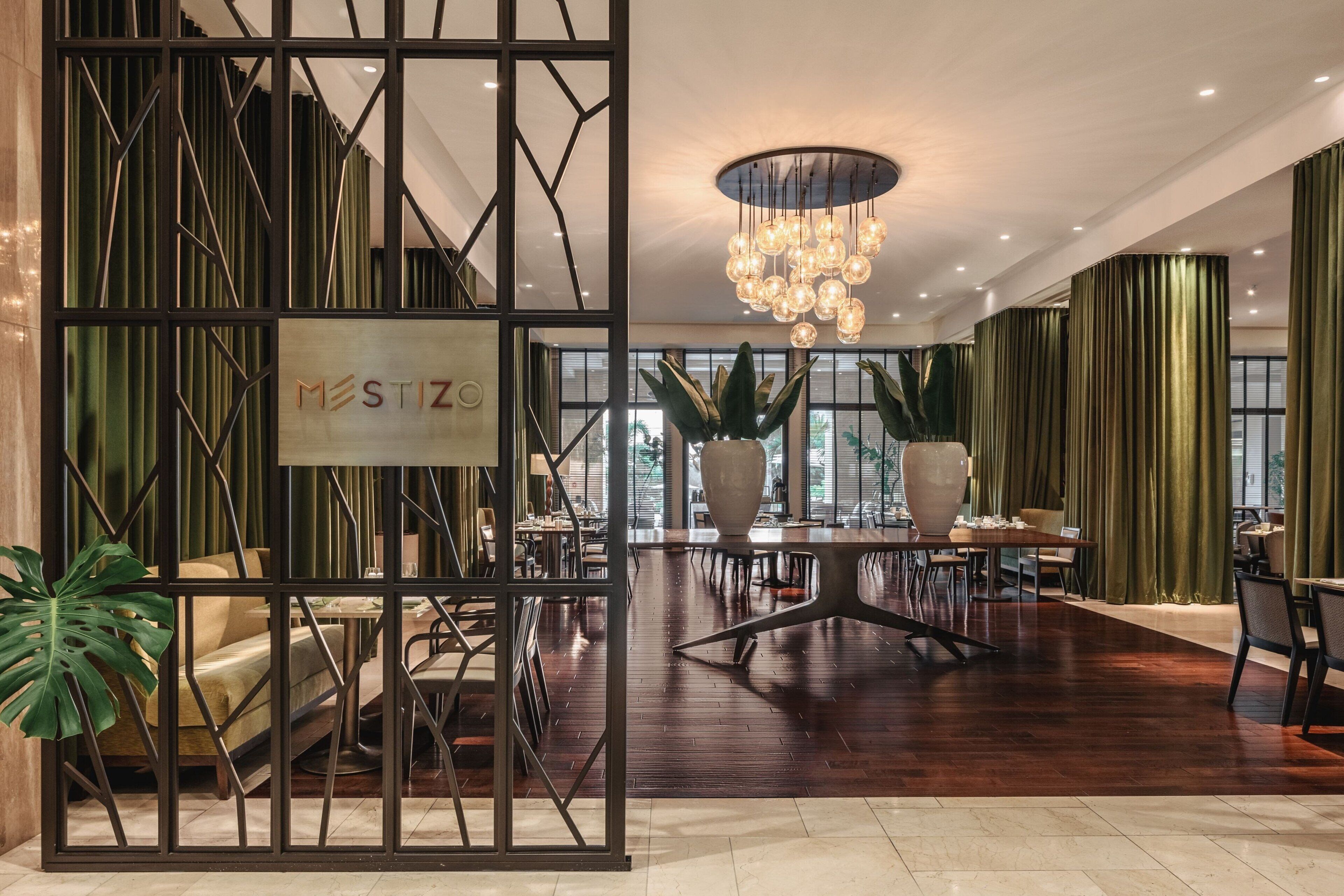 2 restaurants, serveren ontbijt, lokale en internationale gerechten