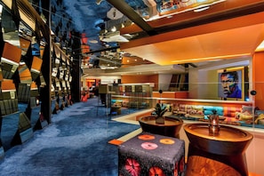 Poolside views, serves lunch, dinner and happy hour