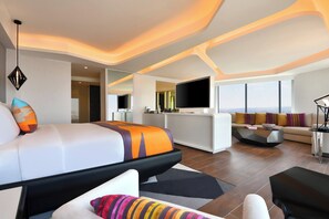 Suite, 1 cama King size, para no fumadores, en esquina | Ropa de cama de alta calidad, camas con pillow-top y minibar