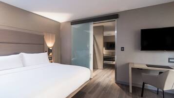 Egyptian cotton sheets, premium bedding, in-room safe, desk