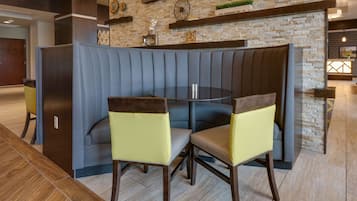 Café da manhã com buffet grátis todos os dias