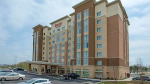 A Drury hotel with a multi-story structure, a parking lot, and a clear sky. - Drury Inn & Suites Pittsburgh Airport Settlers Ridge (Pittsburgh)