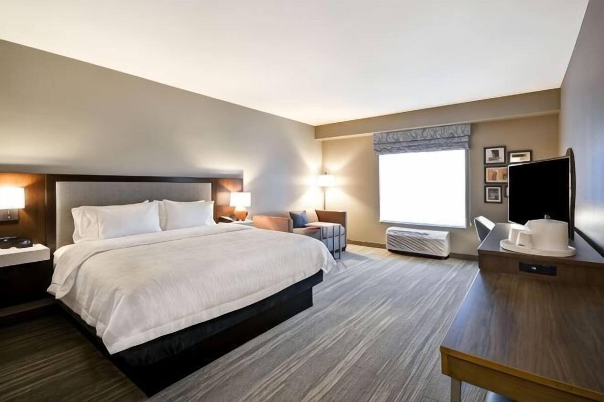 Bureau, espace de travail pour ordinateur portable, rideaux occultants