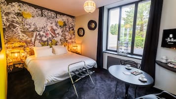 Quarto casal, 1 cama King, vista para o jardim | 1 quarto, roupas de cama premium, individualmente decorados