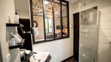 Double Room, 1 King Bed, Garden View | Bathroom | Rainfall showerhead, free toiletries, hair dryer, bathrobes
