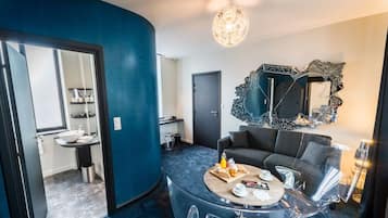 Comfort Quadruple Room | Living area
