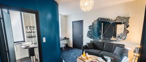 Comfort Quadruple Room | Living area | Flat-screen TV