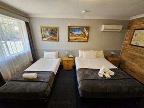 Deluxe Twin Room - Hunter Valley Motel (Cessnock)