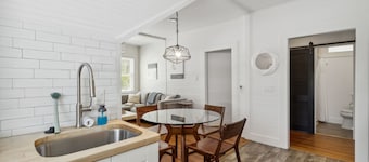 Stanton Apt B / Historic retreat 1 block to beach