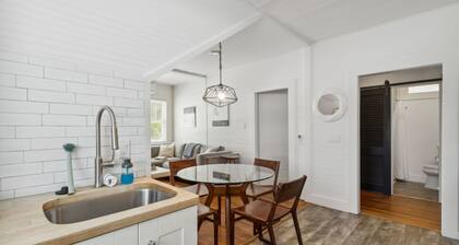 Stanton Apartment B - Historic retreat 1 block to beach