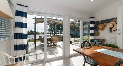 Waterfront Gem: Hot Tub, Fire Pit & Private Beach!
3 Bed, 1.5 Baths, Sleeps 6