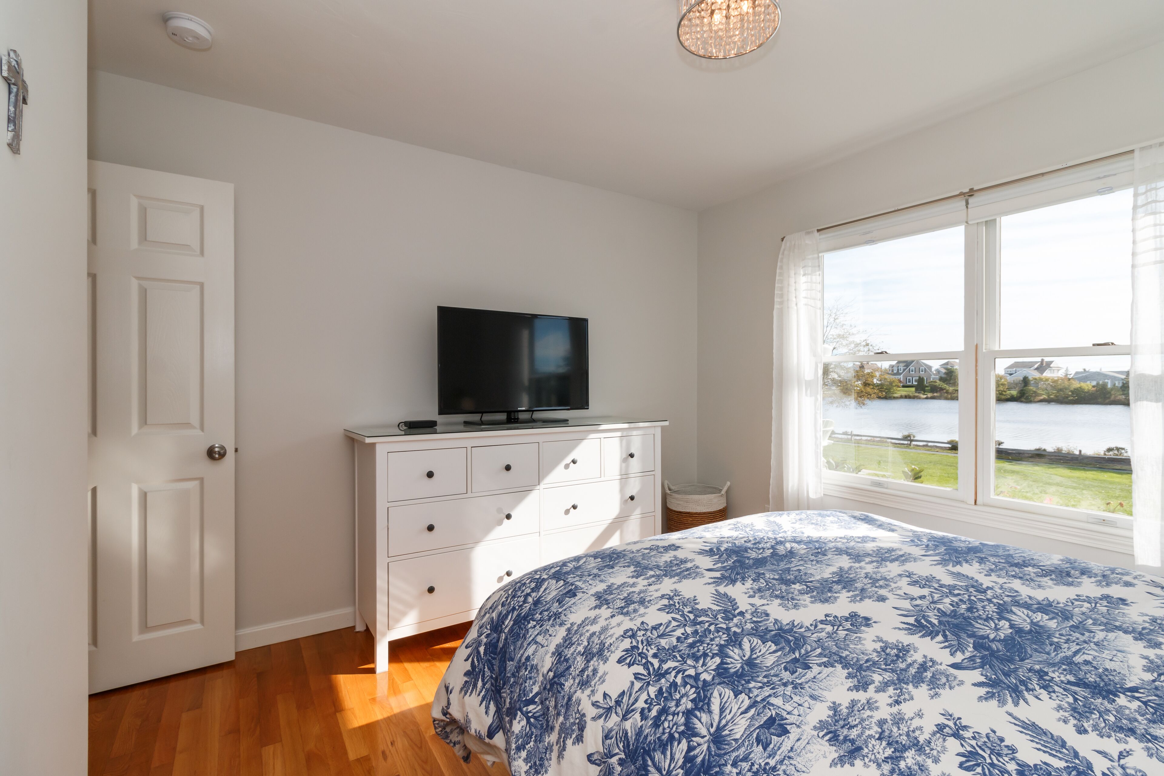 3 soverom, skrivebord, strykejern/-brett og wi-fi (inkludert)