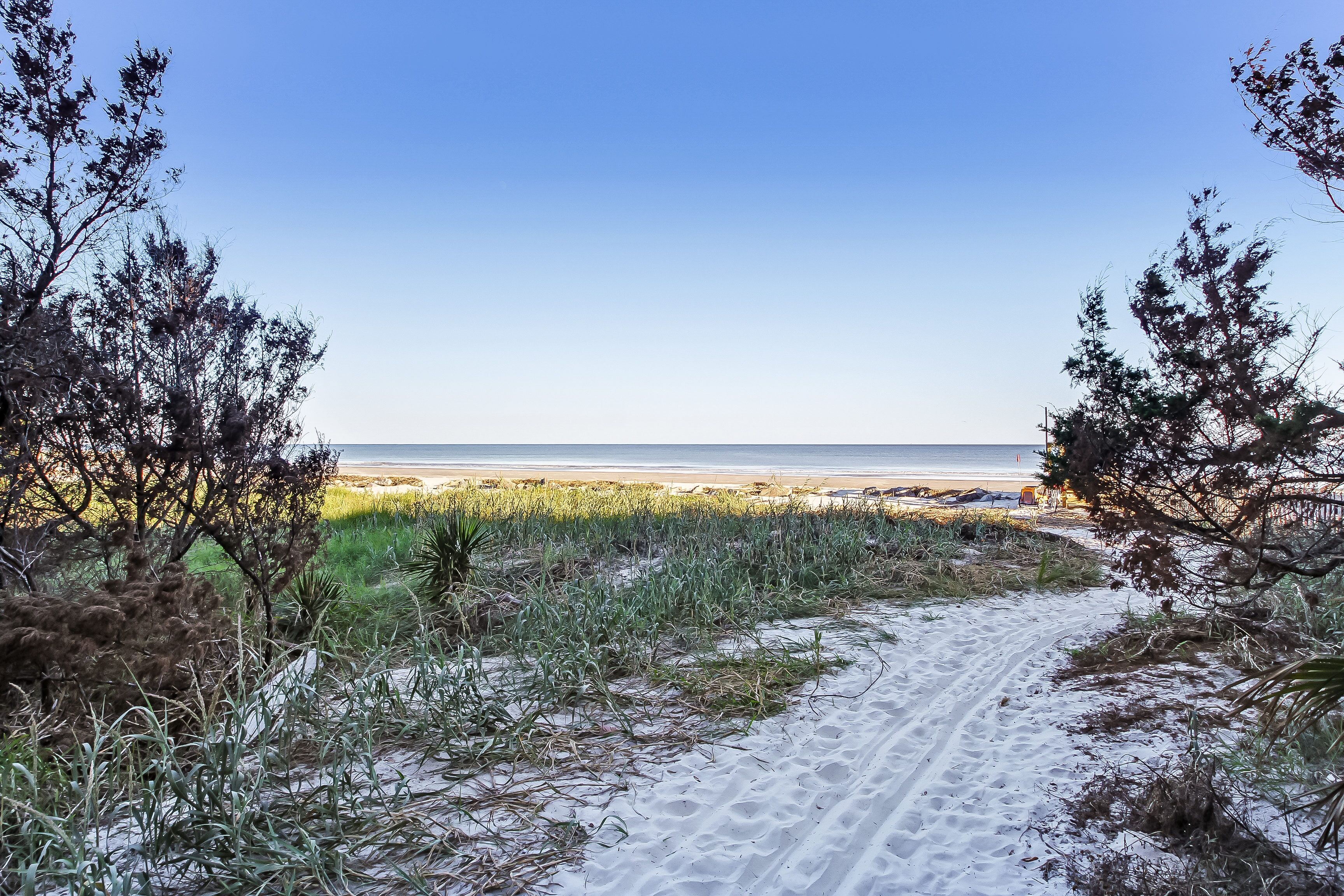 Plage à proximité, chaises longues, serviettes de plage