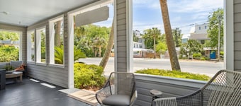 Stanton Apt C / Historic retreat 1 block to beach