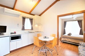 Deluxe Cabin (Couple Cabin) | Living area