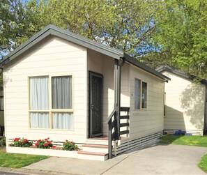 Deluxe Cabin (Couple Cabin)