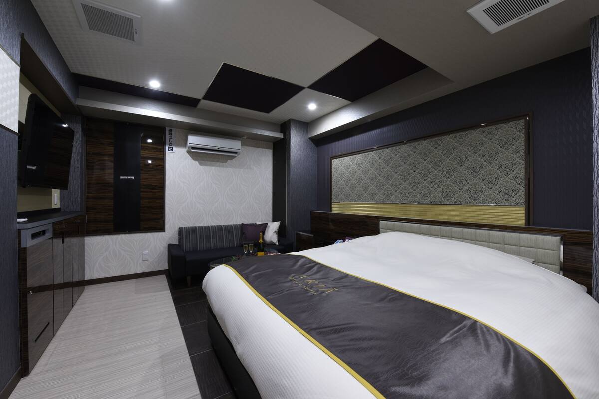 Standard Double Room, Non Smoking | Minibar, blackout drapes, soundproofing, rollaway beds