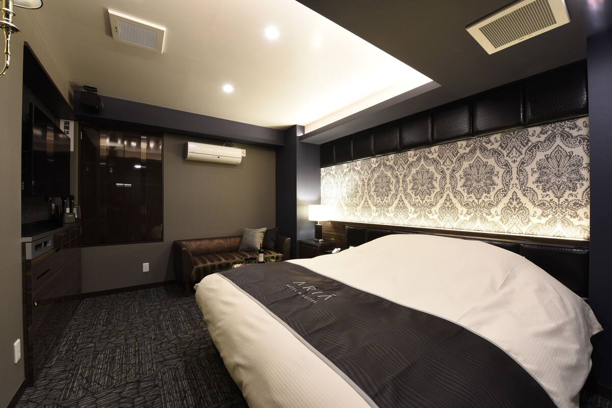 Superior Double Room | Minibar, blackout drapes, soundproofing, rollaway beds
