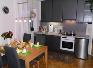 Kühlschrank, Ofen, Herdplatte, Geschirrspüler