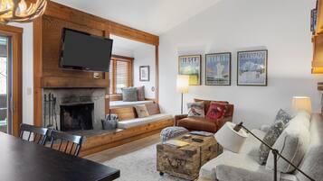 TV, fireplace